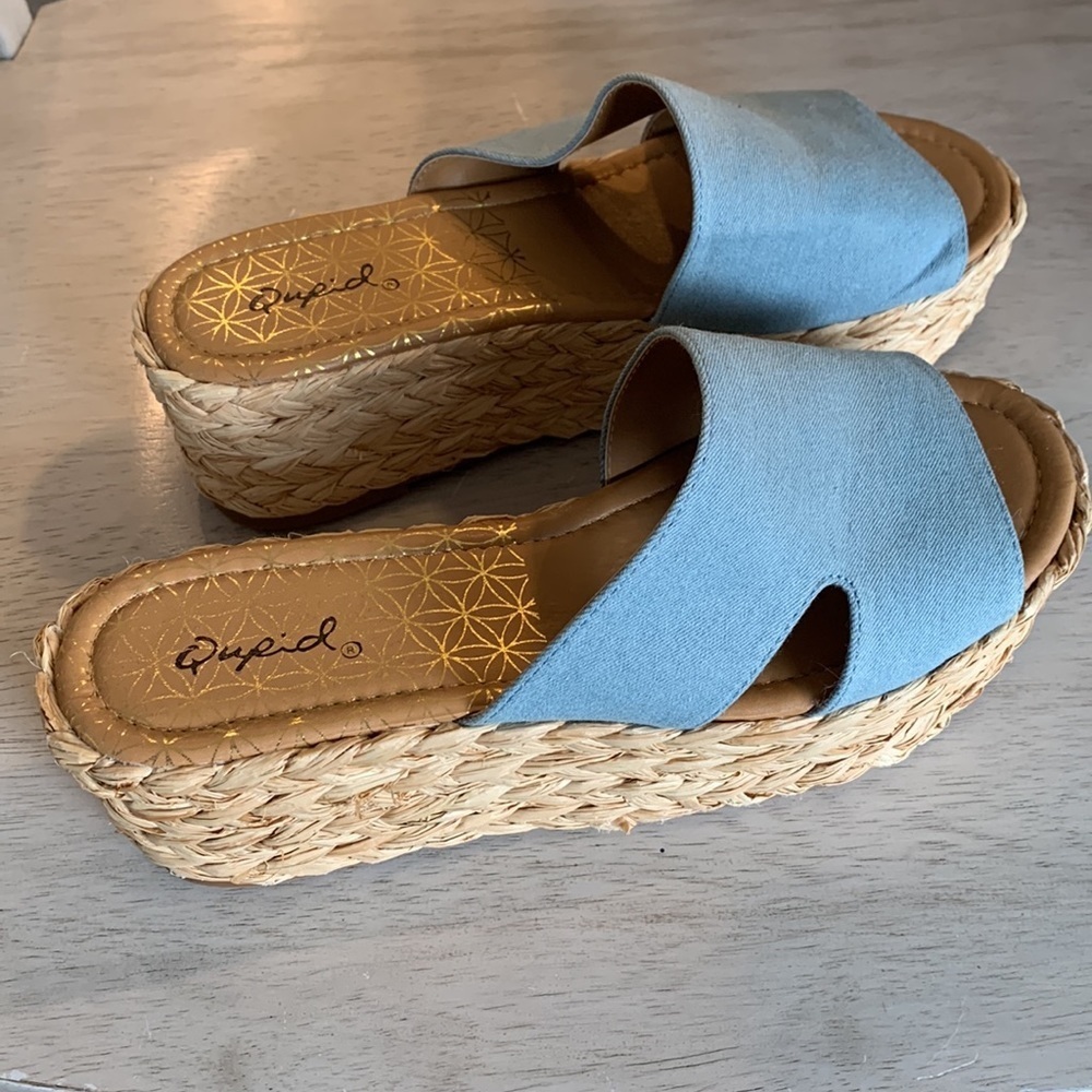 New (without tags) Qupid light blue platform slide sandals size 8. - Picture 4 of 6